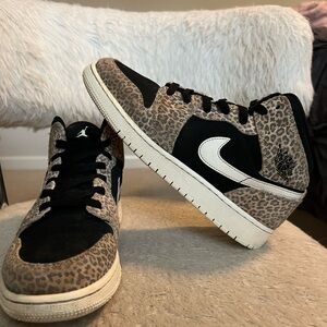 Air Jordan 1 Mid Leopard